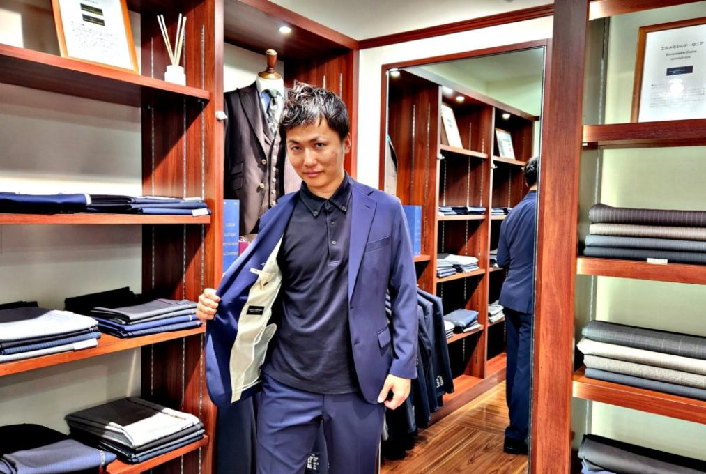 K.M様　ストレッチ素材の軽い仕上がりスーツ大変お似合いです!ありがとうございました。