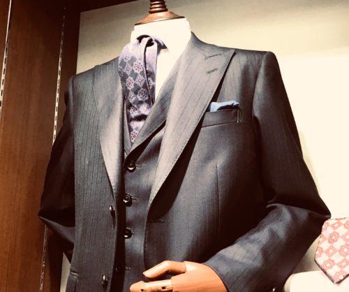 年末年始の着用や成人式用のスーツはそろそろお急ぎください!