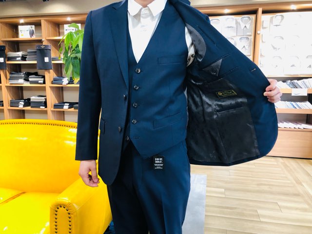 M.S様、スーツ納品にご来店＆ご試着の様子