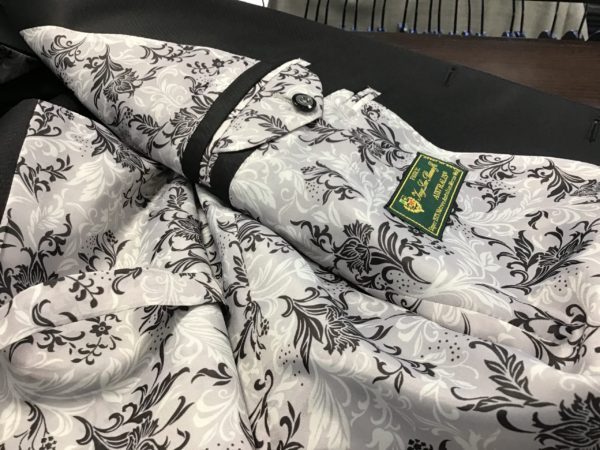 ジャケットに大柄プリントは如何でしょうか