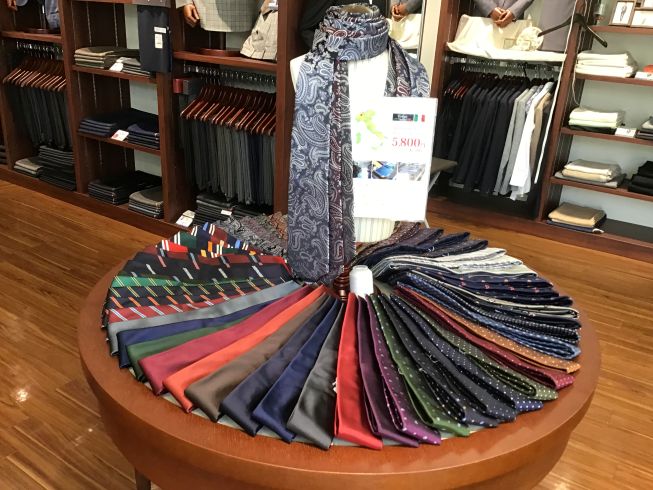 新柄ネクタイ入荷