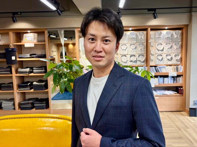 ハンドレッドコレクションブルーチェックスーツ大変お似合いの　Ｋ.R様　ありがとうございました。