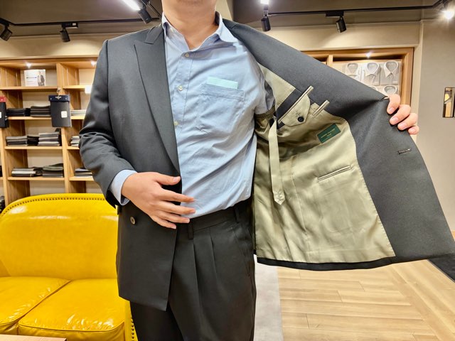 HUNDRED COLLECTION   ダブルブラックスーツ大変お似合なM.Ｋ様