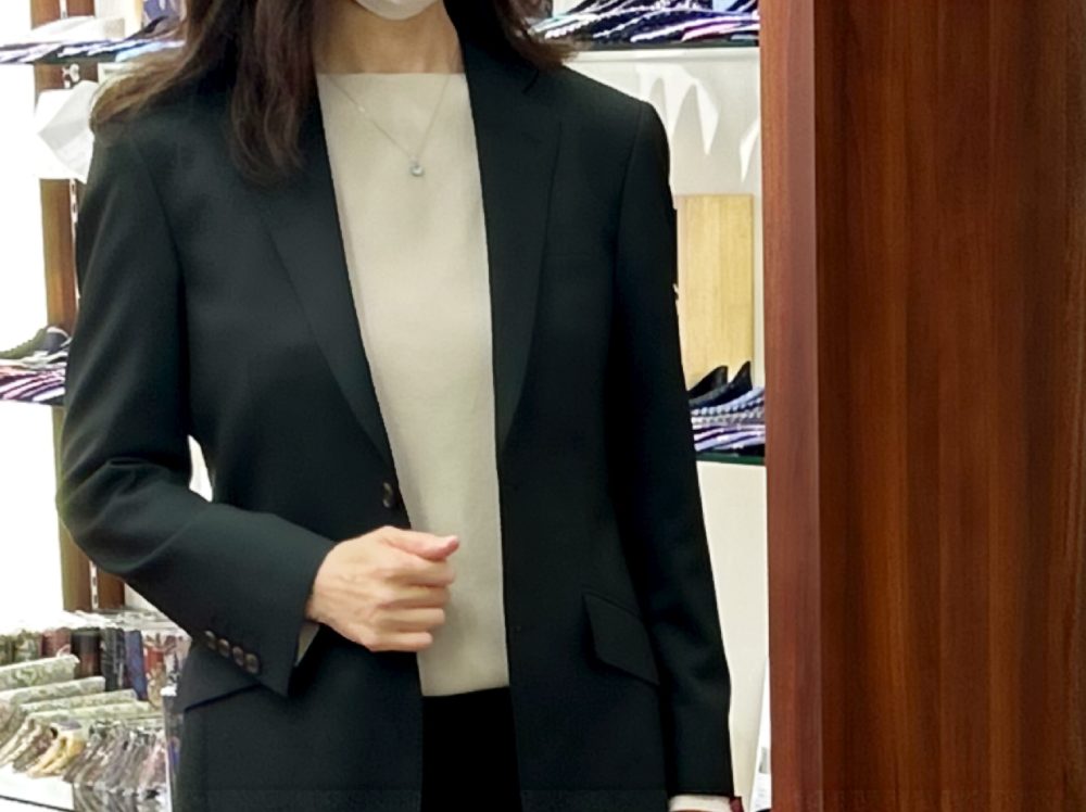 グリーンのスーツ