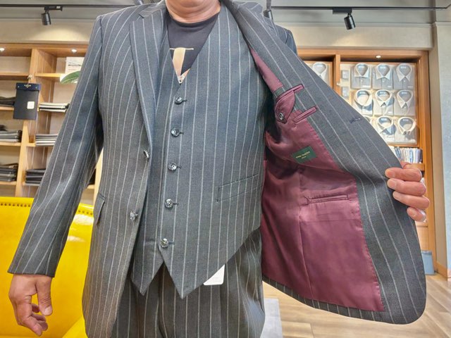 トレンドのストライプスーツのご紹介