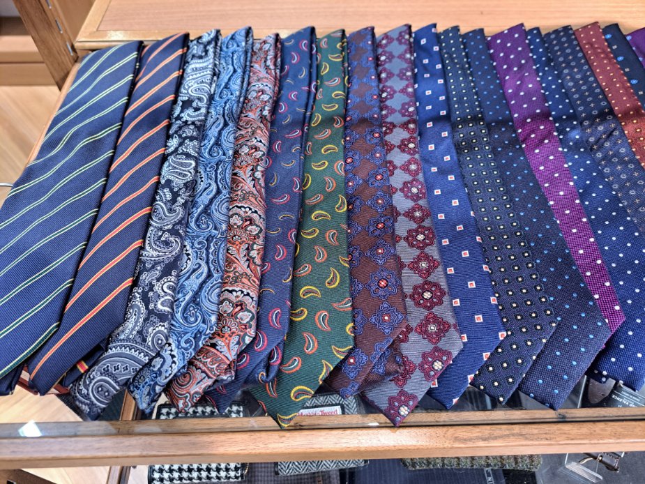 まだまだ素敵なネクタイありますよー