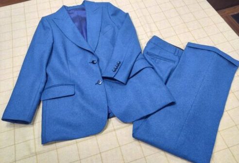 メンズライクなレディーススーツ