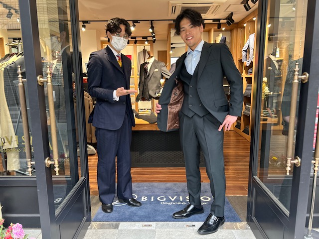 ダークグリーンスーツ仕上がりました🎩.∘