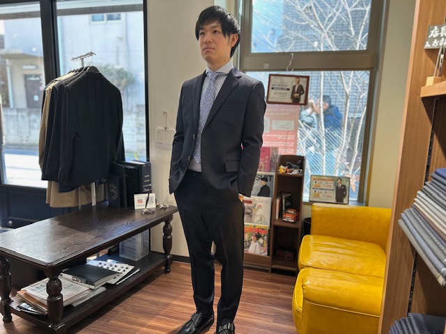 濃紺スーツの仕上がり紹介