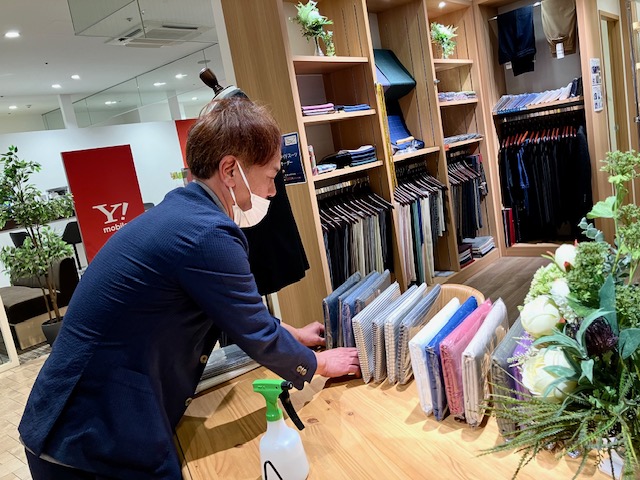 ポロシャツのコーナーを移動しました。