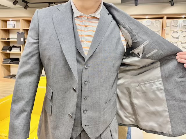 こだわりの　スーツ完成しました。　　Ｎ様ありがとうございました。