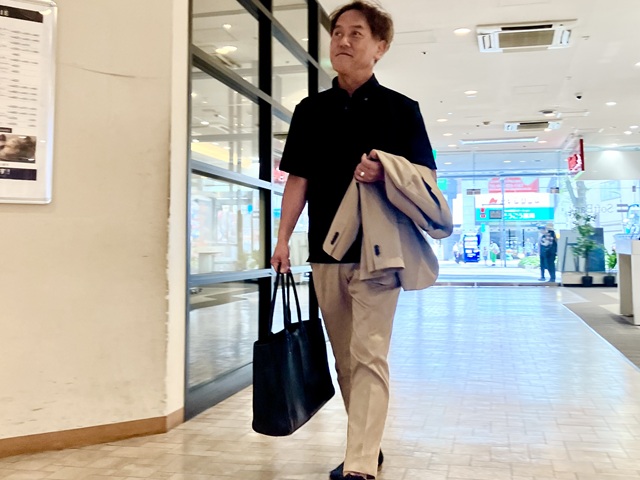機能性素材COOLMOTIONツイル（ライトブラウン）で仕上がりました。