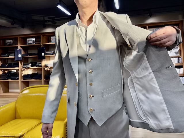 いつもおしゃれな　H様　イタリアンクラッシックテーマのスーツ出来上がりました。