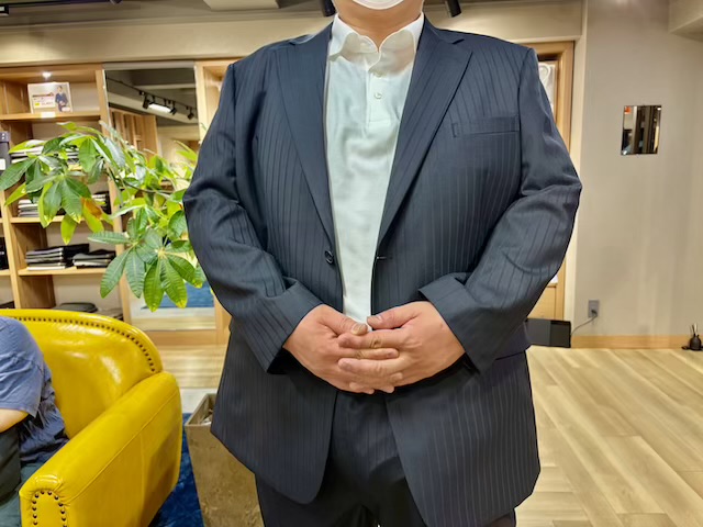 F様のシャドーストライプスーツ素敵に仕上がりました。