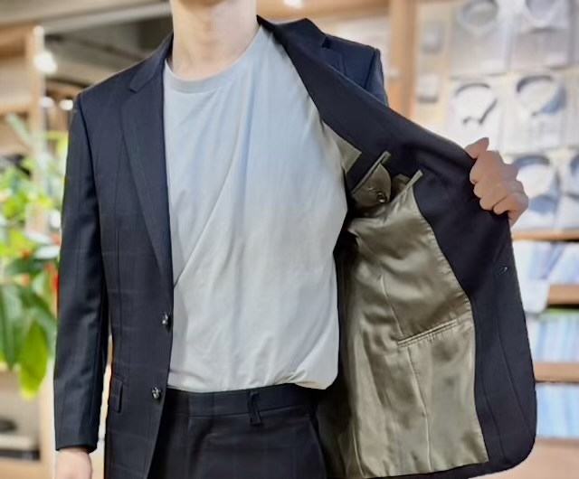 イケメンのK様シャドーチェックスーツ出来上がりました。