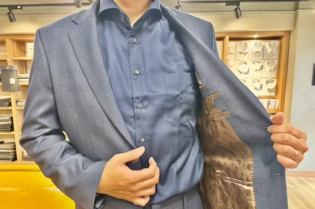 K様　デニムストレッチスーツ大変お似合いです。